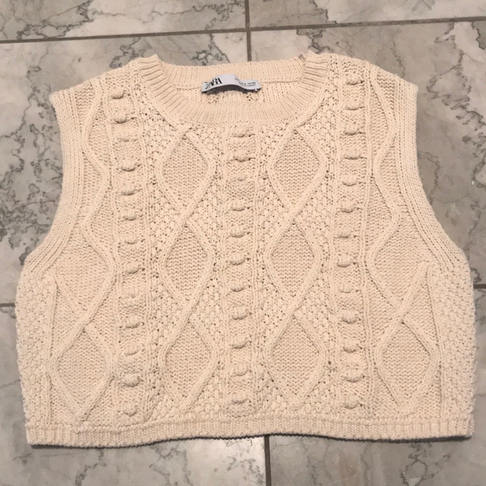 NWOT Zara cable knit sleeveless sweater size small.